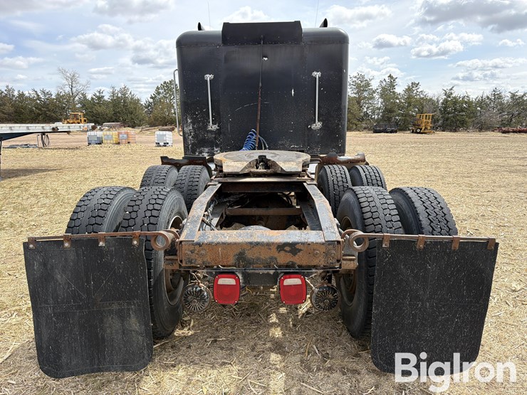 1983-peterbilt-359-image-6