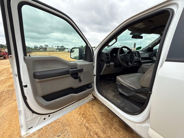 2017-ford-f150-image-13