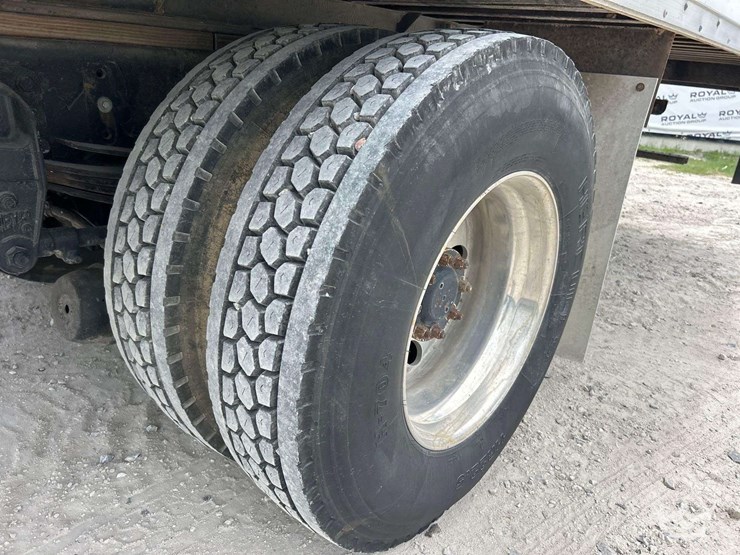 2002-kenworth-t300-image-35