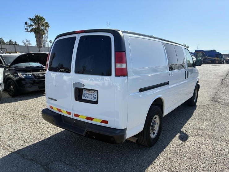 2008-chevrolet-express-3500-image-3