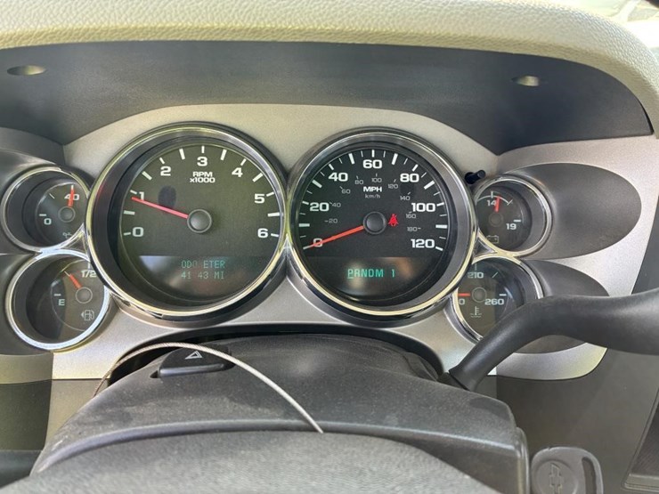 2011-chevrolet-3500-image-16