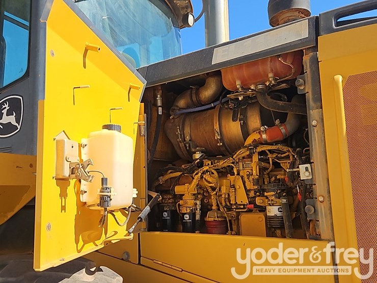 2014-deere-524k-image-23