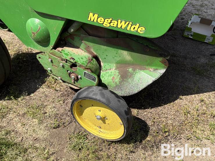2005-john-deere-567-image-17