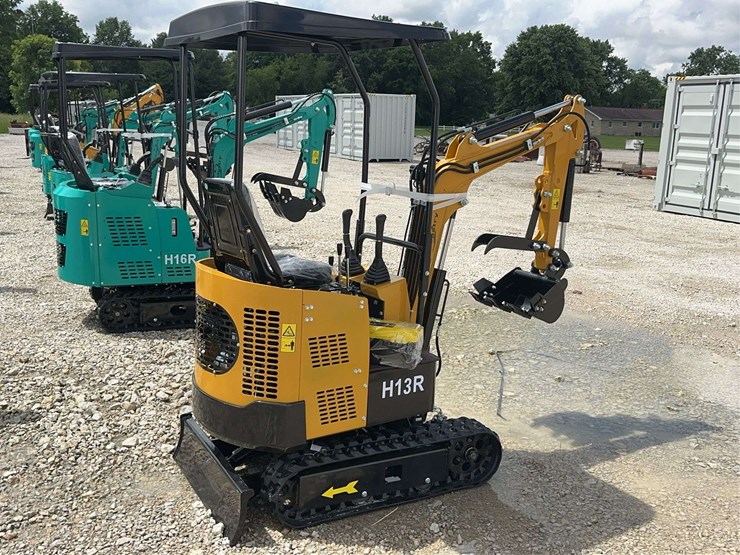 cfg-industrial-h13r-mini-excavator-image-10