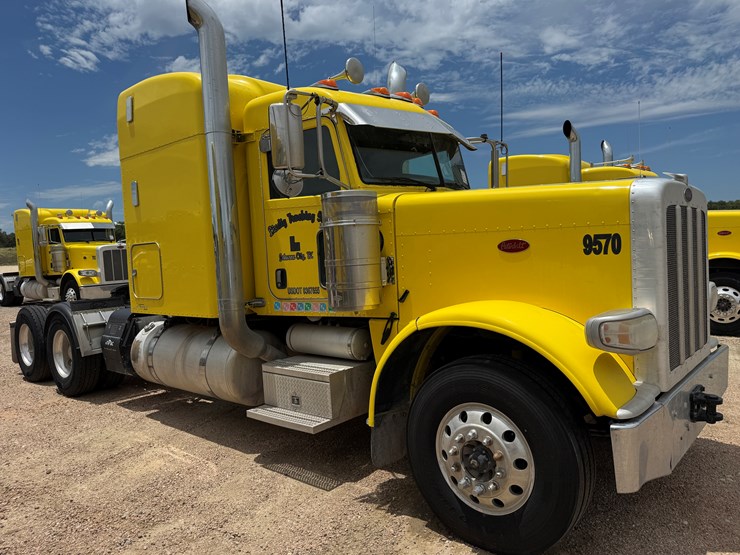 2014-peterbilt-389-image-3