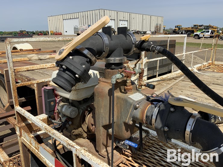 2001-fontaine-dft-5-8048wsaw-tri/a-drop-deck-sprayer-tender-trailer-w/3200-gal-tank-image-17