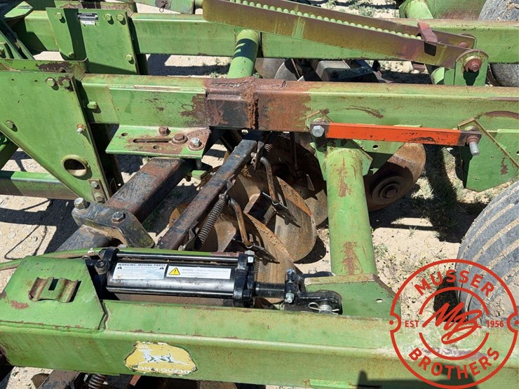 john-deere-235-image-16