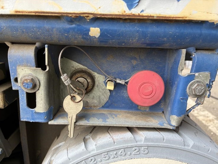2003-jlg-1932e-image-8