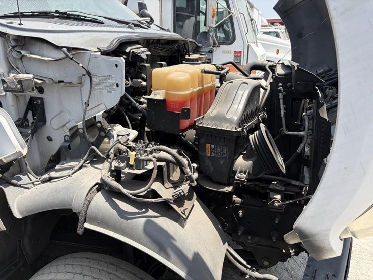2016-ford-f650-image-13