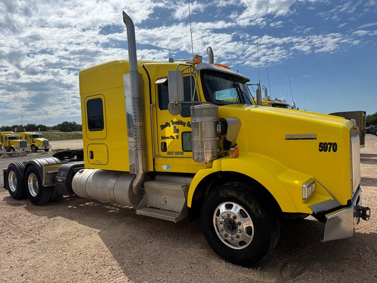 2016-kenworth-t800-image-3
