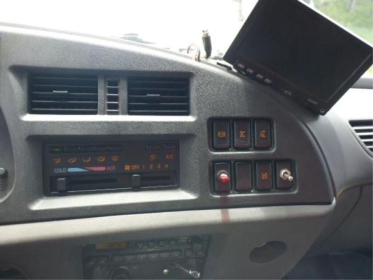 2005-gmc-t8500-image-16