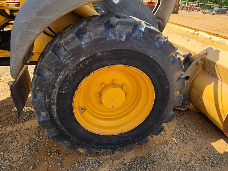 2012-deere-344j-image-11