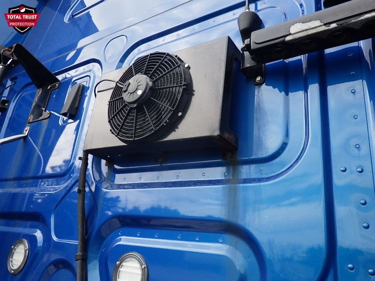 2022-freightliner-cascadia-126-image-7