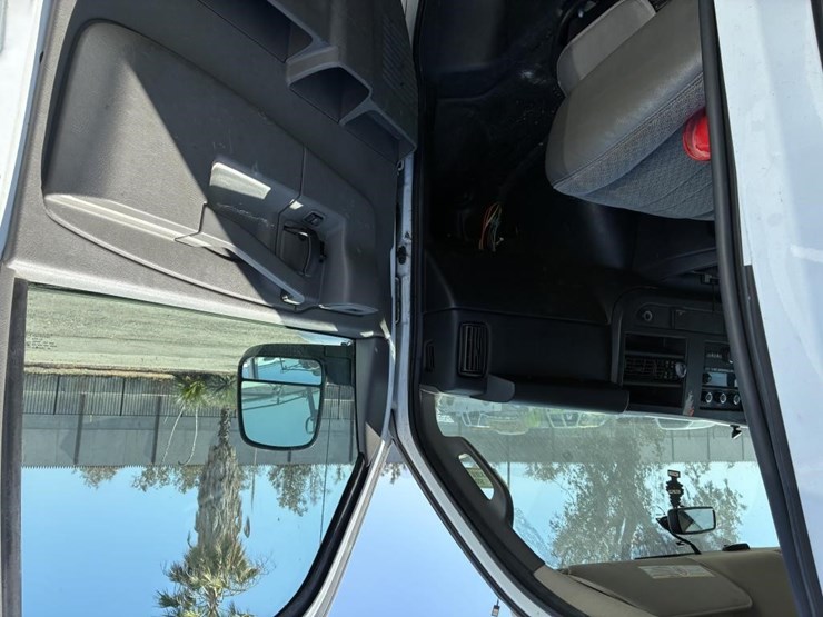 2016-chevrolet-express-2500-image-10