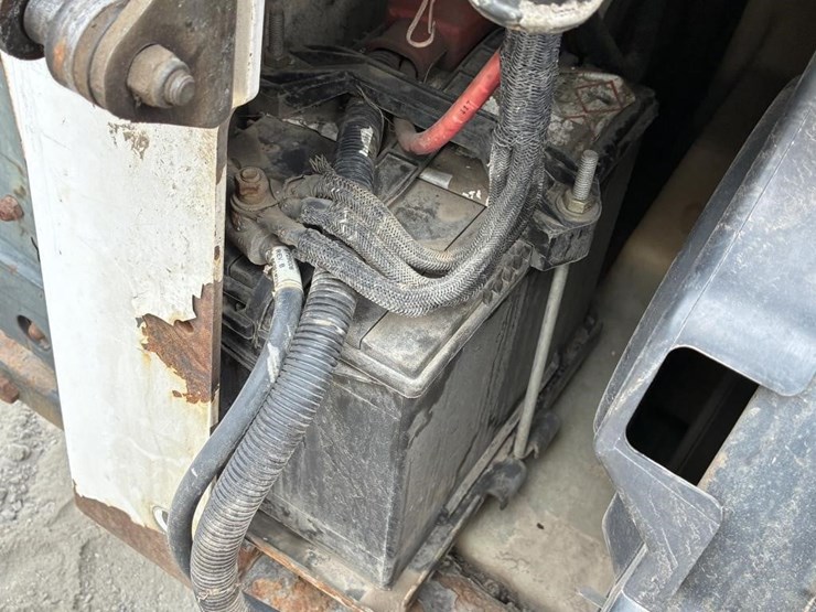 2008-bobcat-s150-image-30