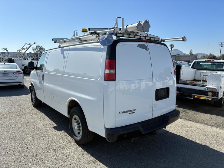 2014-chevrolet-express-3500-image-4