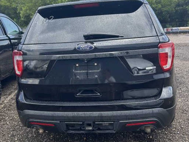2017-ford-explorer-image-7