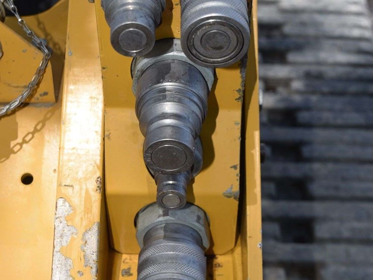 2018-caterpillar-d2-image-42