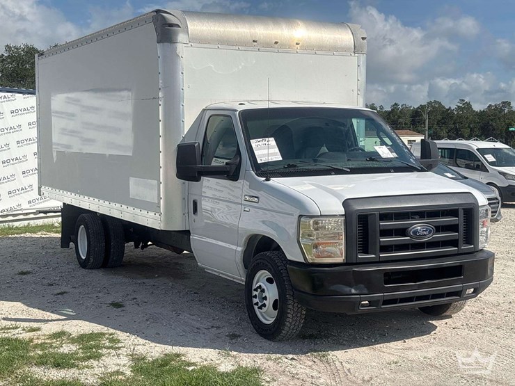 2019-ford-e350-image-2
