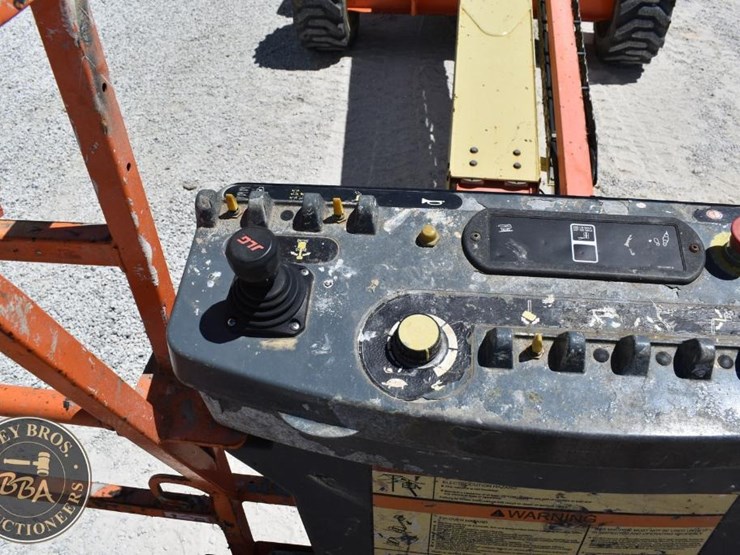 2015-jlg-600s-image-23