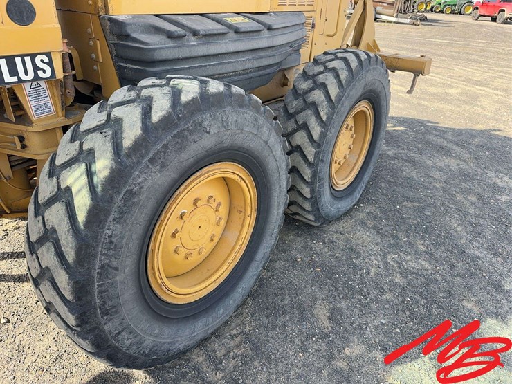 caterpillar-140h-image-31