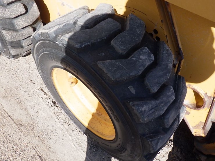 2000-john-deere-250-image-4