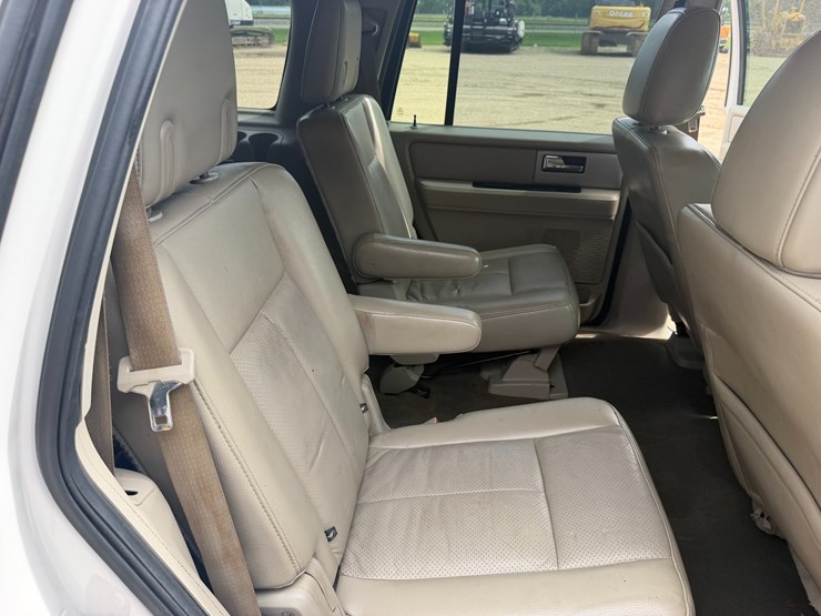 2012-ford-expedition-image-7