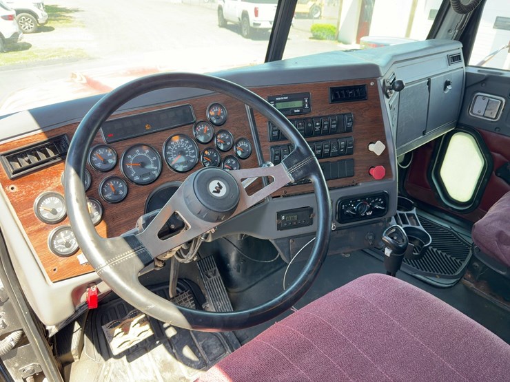2011-western-star-4900sa-image-29