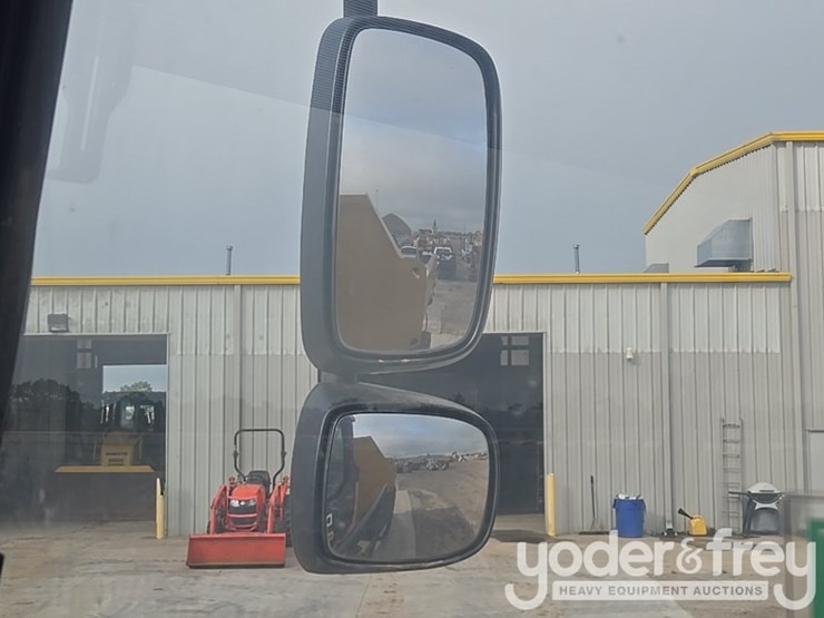 2023-deere-260e-image-47