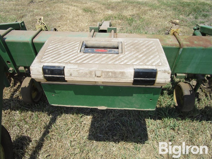 john-deere-825-image-10