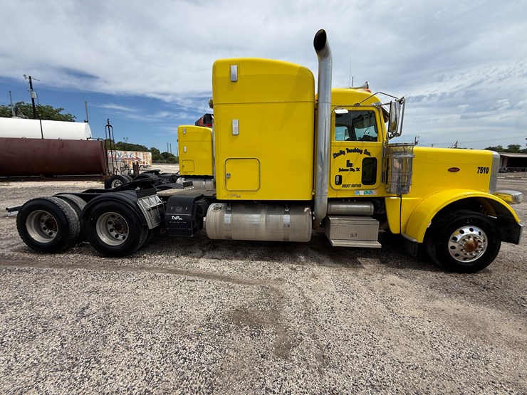 2014-peterbilt-389-image-4