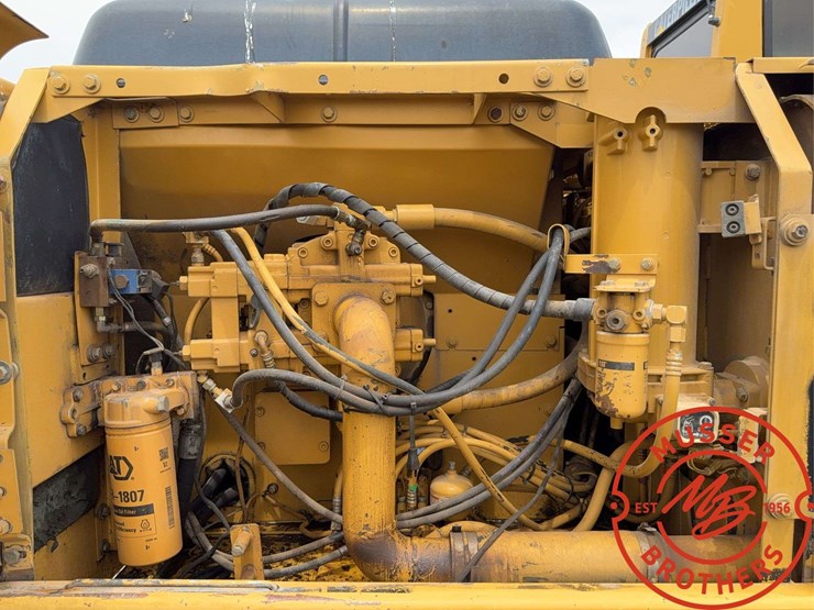 caterpillar-325b-image-27