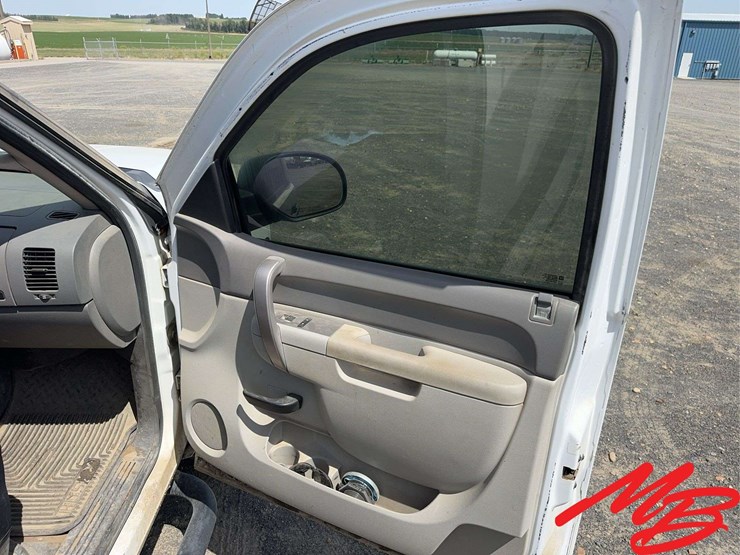 2010-chevrolet-silverado-1500-image-21