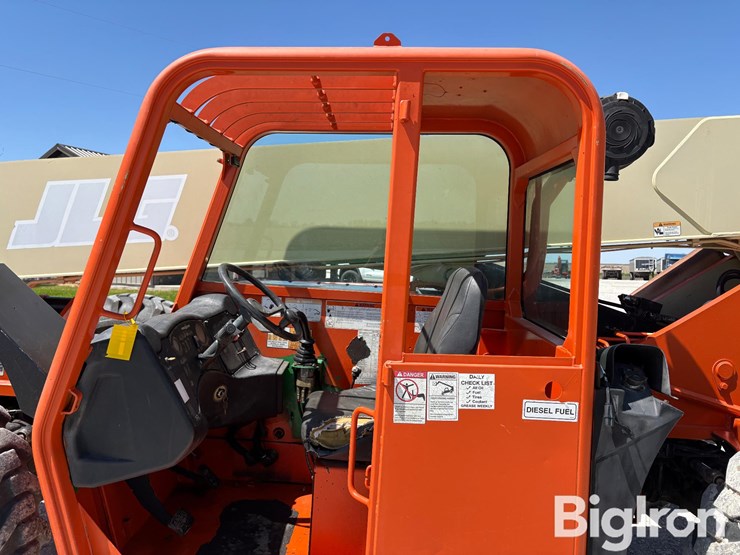 2005-jlg-g9-43a-image-10