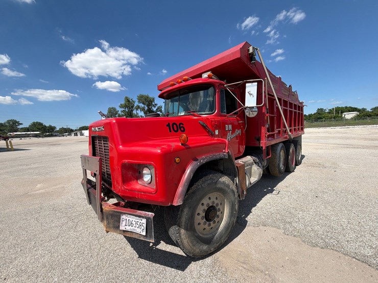 1998-mack-rb688s-image-1