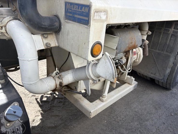 2012-freightliner-114sd-image-16