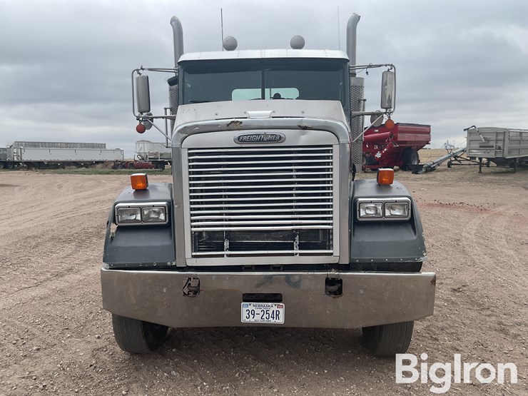 2006-freightliner-fld120-image-2