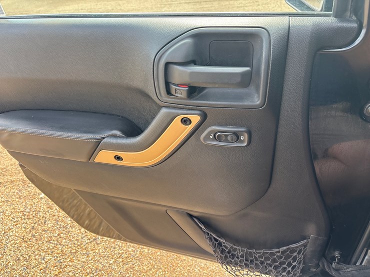 2014-jeep-wrangler-image-15