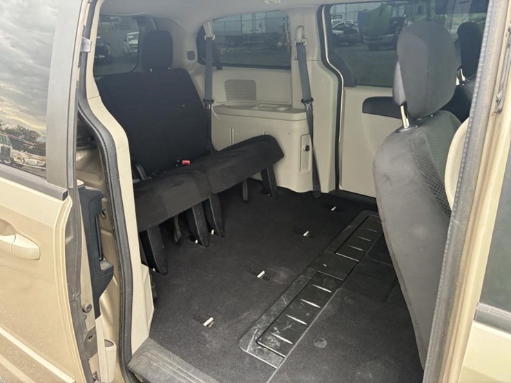 2016-dodge-grand-caravan-image-10