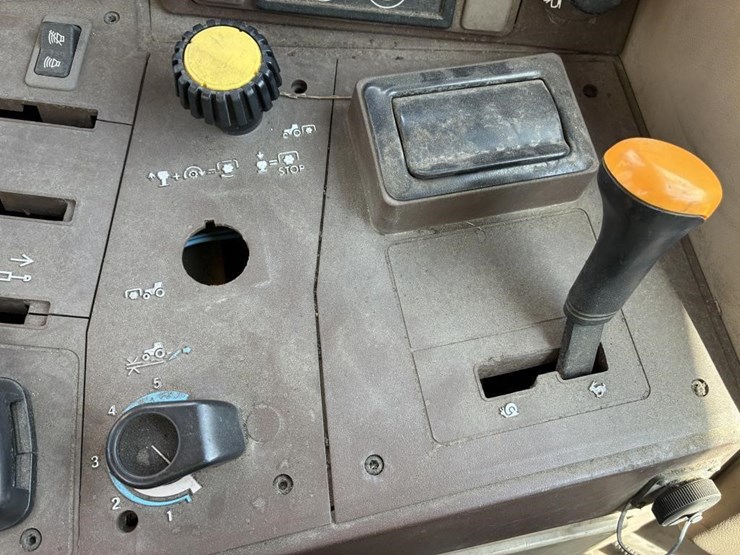 1999-john-deere-6410-image-27