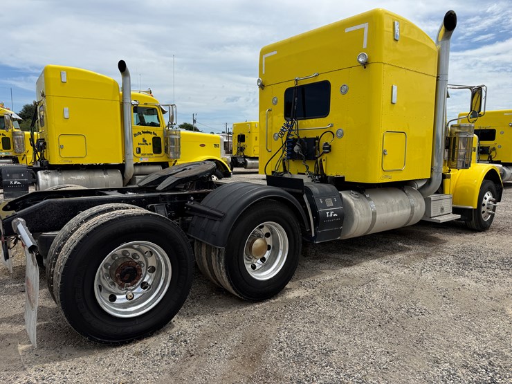 2013-peterbilt-389-image-5