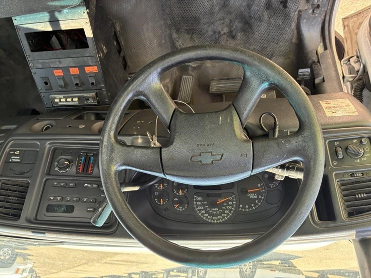 2003-chevrolet-silverado-2500-image-13