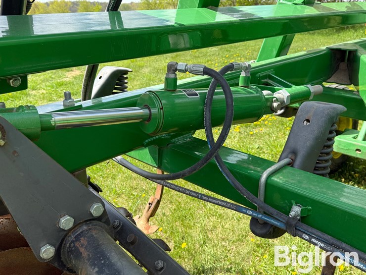 2014-john-deere-2310-image-16