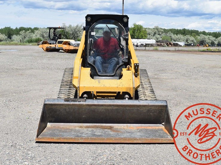 2016-caterpillar-d2-image-14