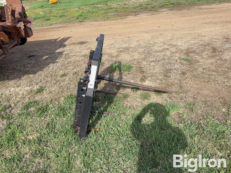 king-kutter-loader-mount/3-pt-mount-bale-spear-image-4