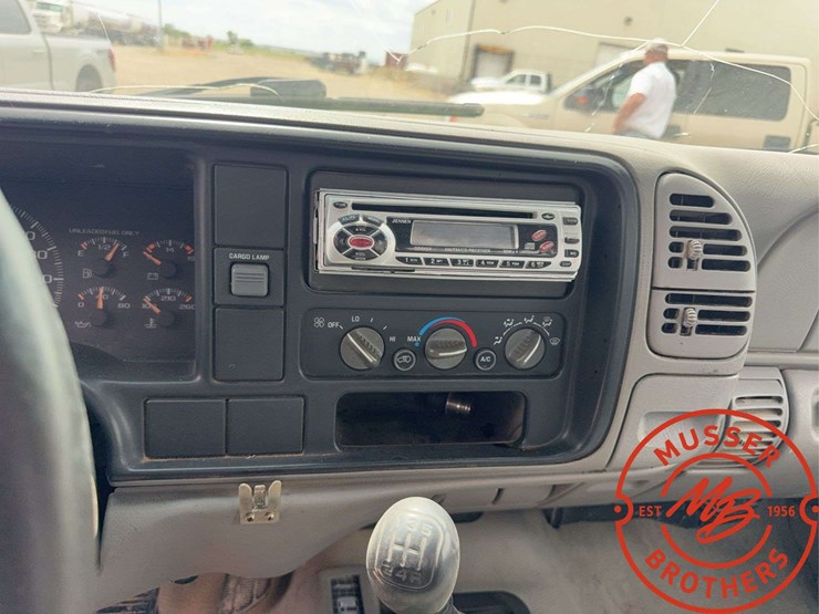 1999-gmc-2500-image-25