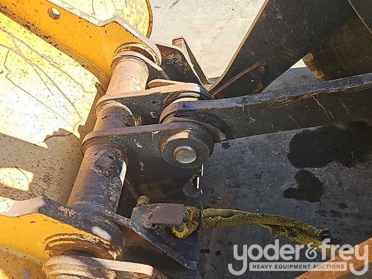 2014-deere-524k-image-16