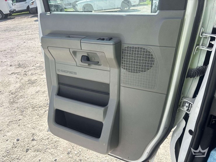 2019-ford-e350-image-11