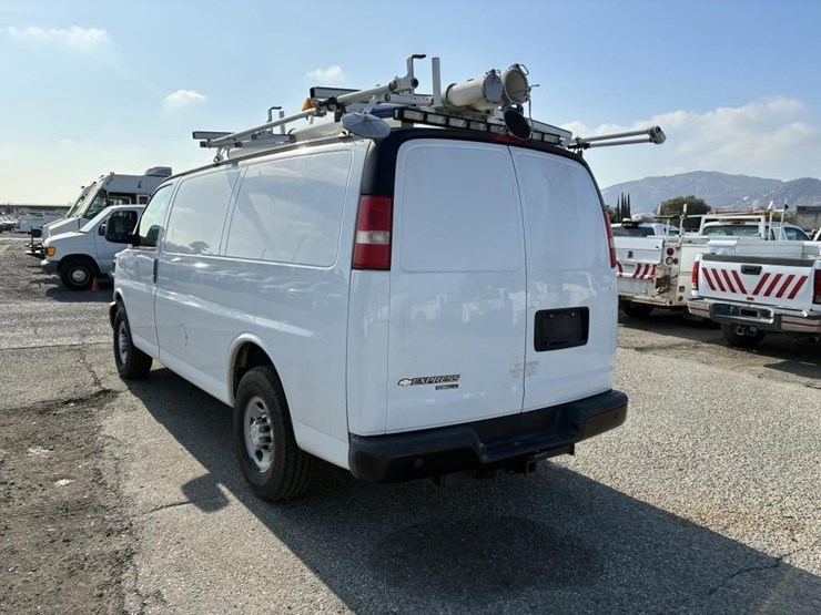 2014-chevrolet-express-3500-image-4