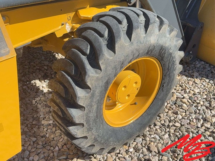 2023-deere-310sl-image-24